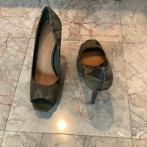 Gianni Bini camo heel